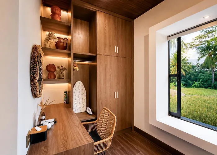 Mahandita Uma I Private Pool Ricefield View Apartment